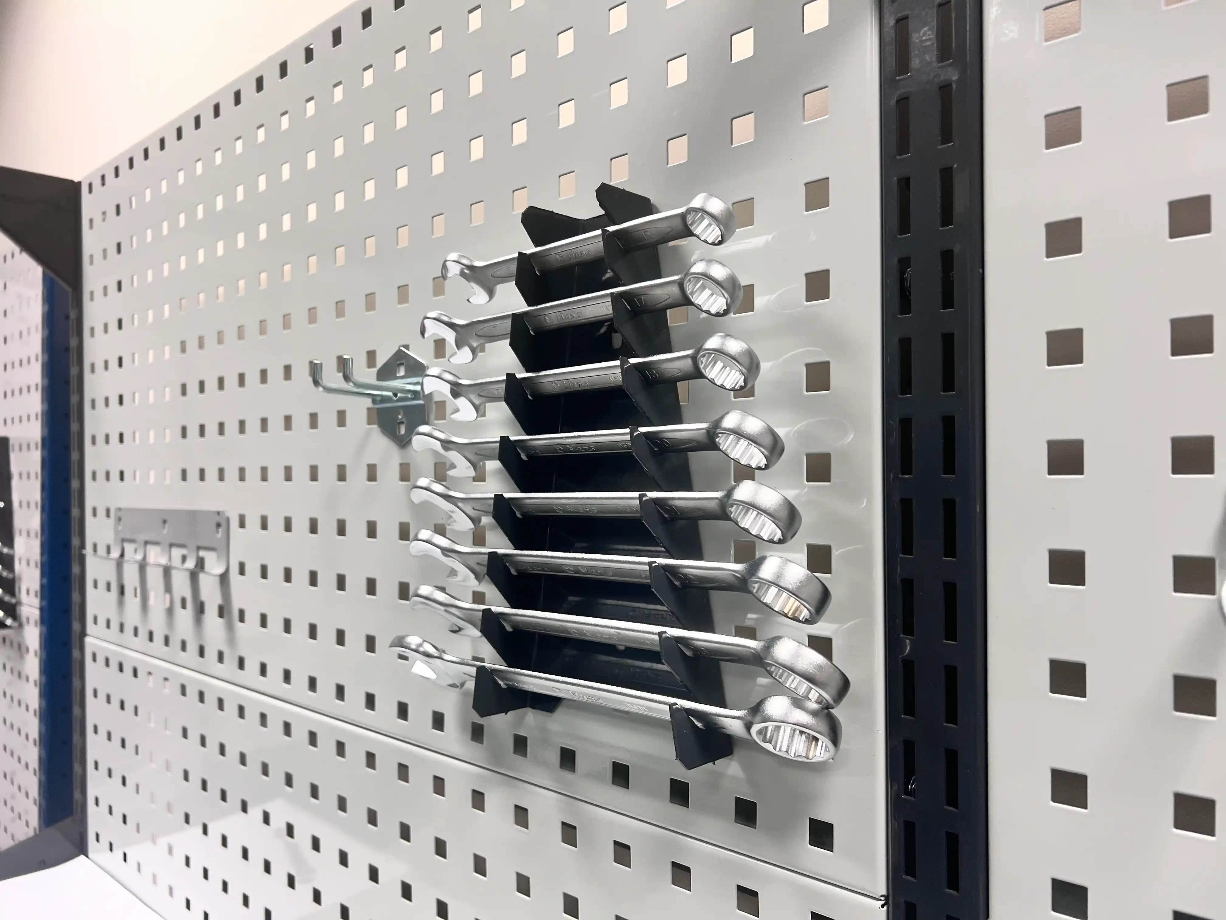 CTR 1602.L26.5-1 Верстак слесарный 1670x1593x743 мм